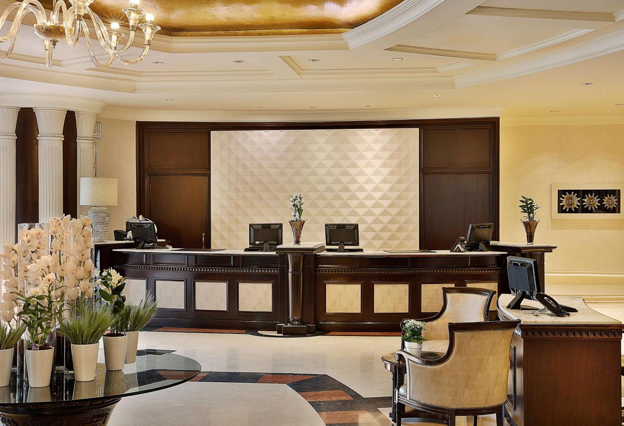 Hilton Beirut Habtoor Grand Hotel Extérieur photo